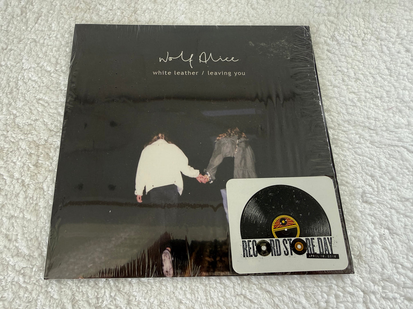 Wolf Alice – White Leather / Leaving You : 7”