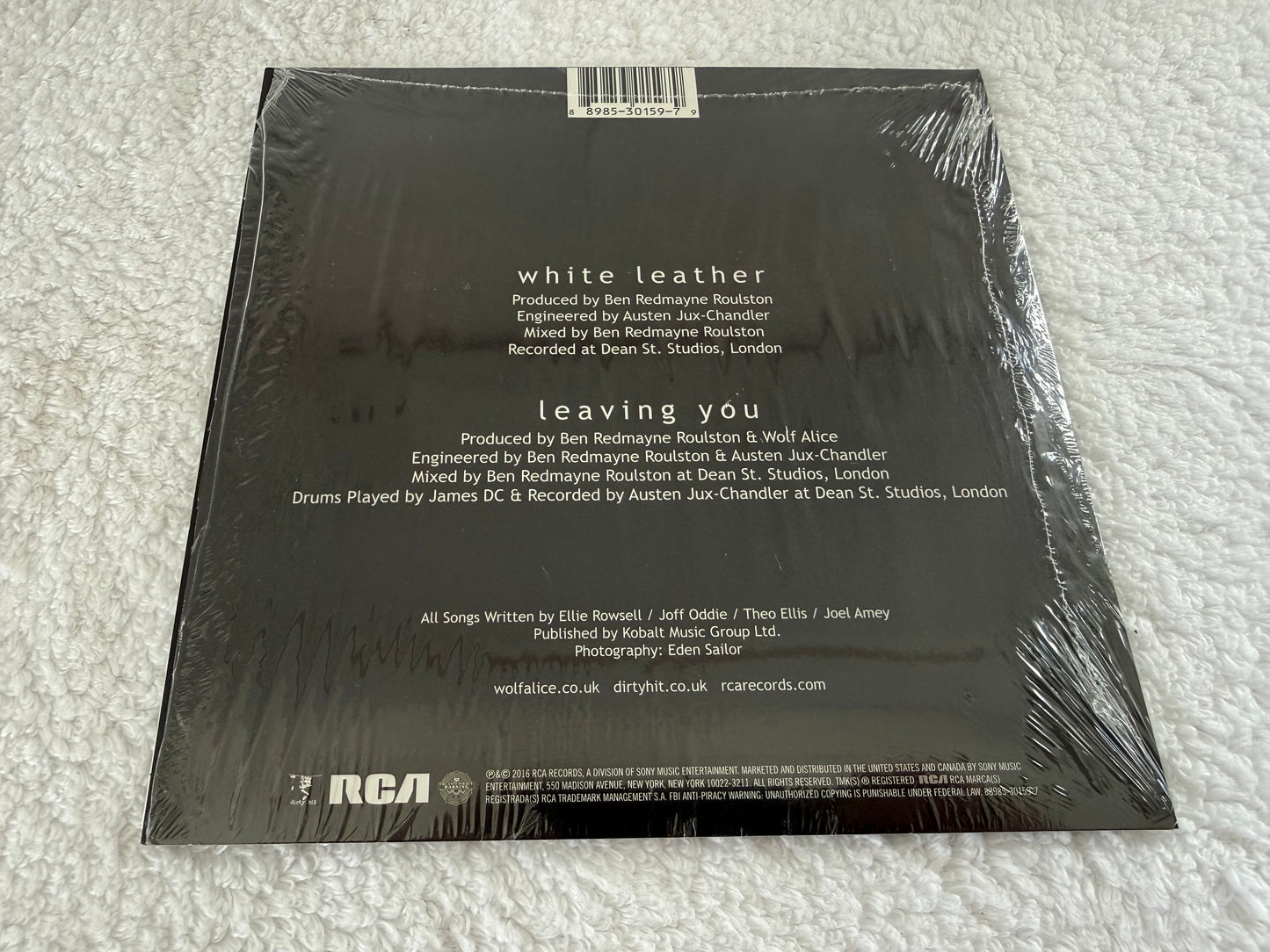 Wolf Alice – White Leather / Leaving You : 7”