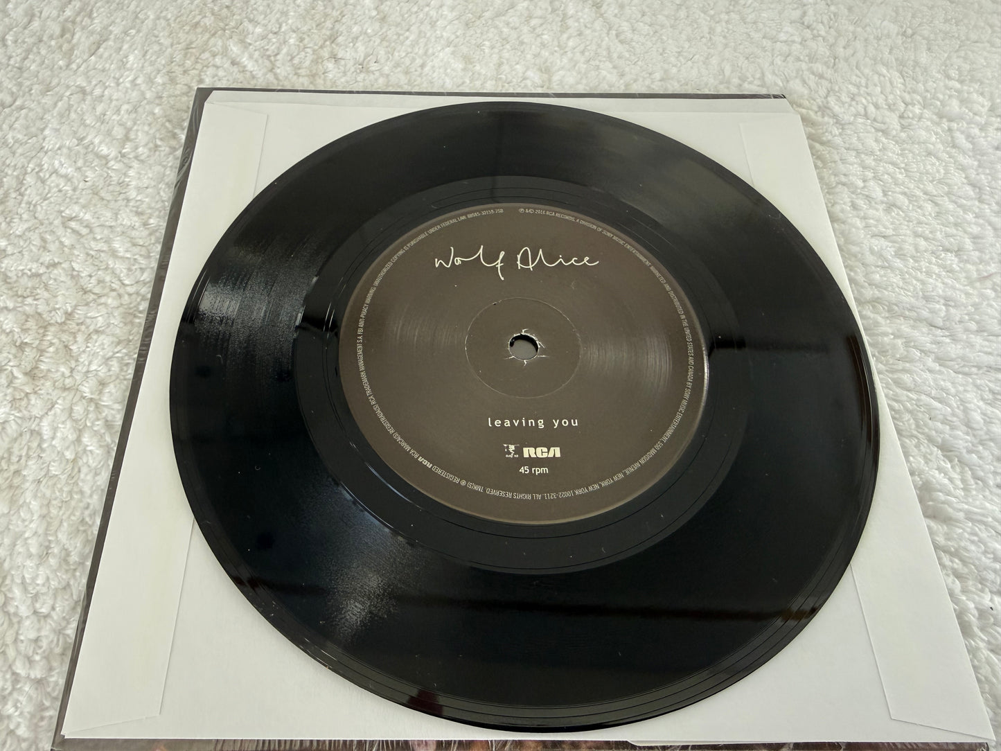 Wolf Alice – White Leather / Leaving You : 7”