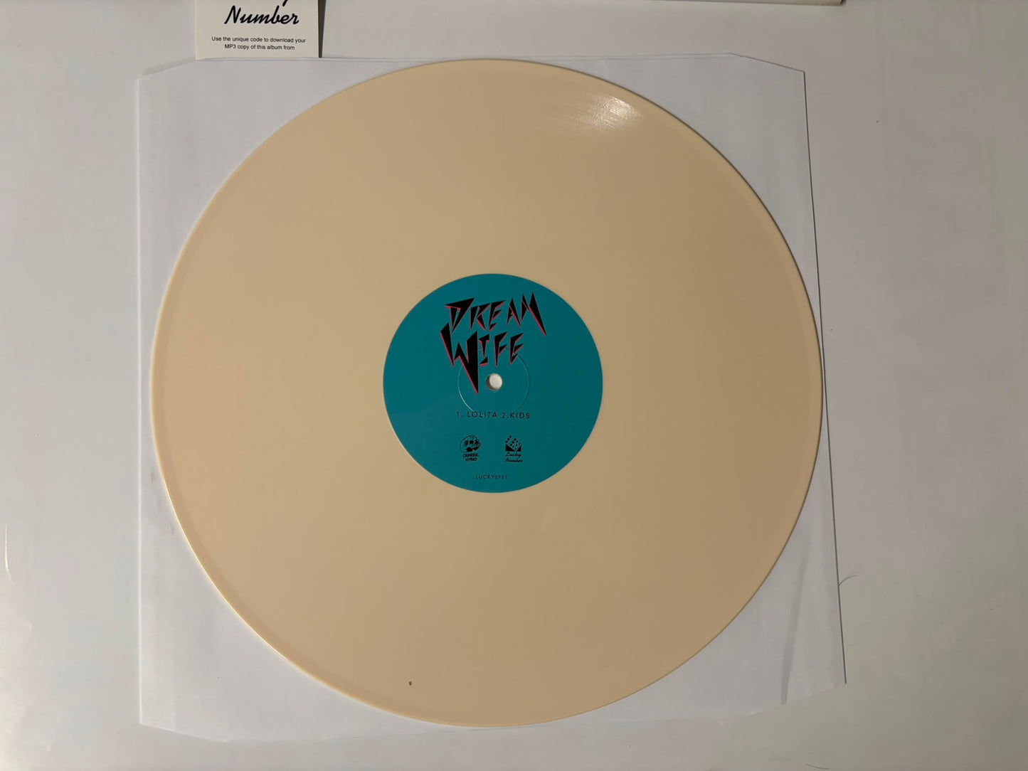 Dream Wife - Hey Heartbreaker/ Everything : Signed