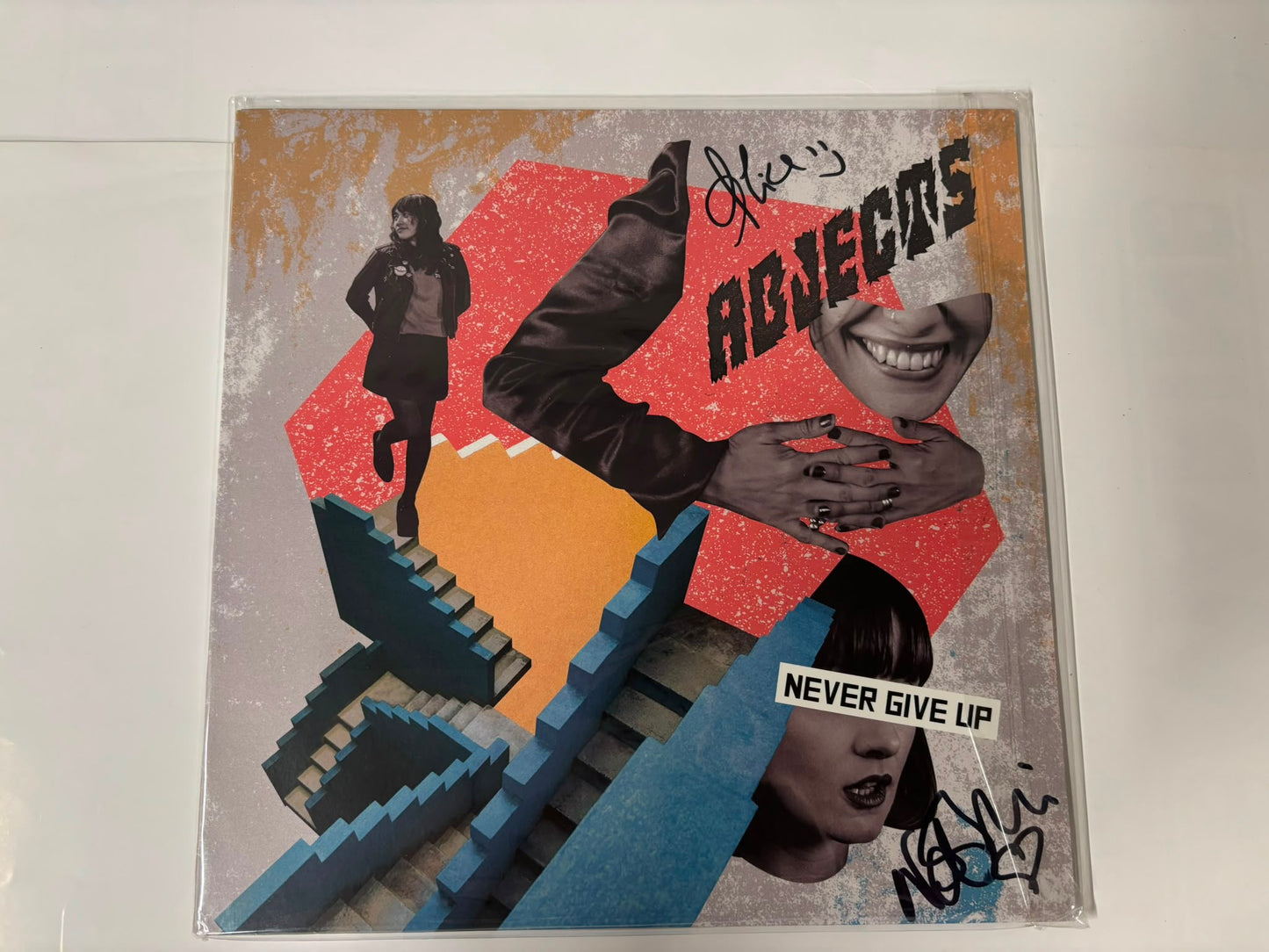 Abjects - Never Give up : Signed